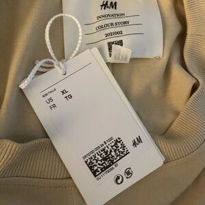 H&M T-shirt Dress with Cape. Size XL.